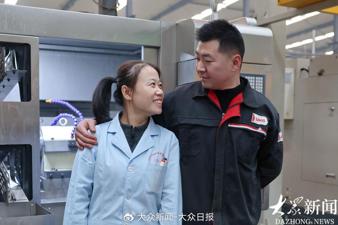 张丕兴和妻子田苗苗同是山东冠县人，先后入职于公司，十余年来，工作上是配合默契的伙伴，生活中是彼此扶持的家人。