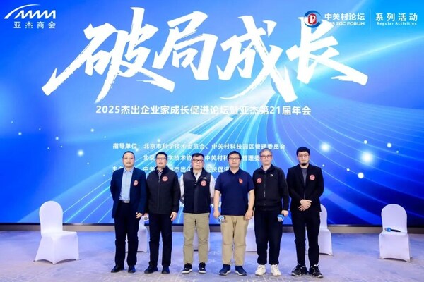 从左到右：马建平、殷积磊、王维、赵迪、韩冬、郑书新