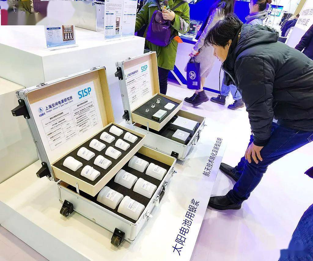 展会上的太阳能电池用银浆