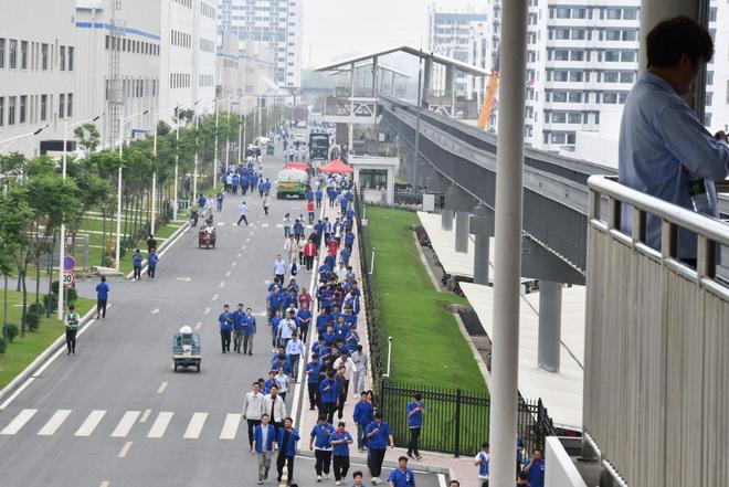 年轻员工在下塘。长丰县委宣传部供图