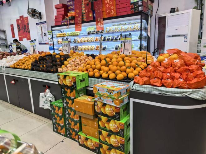 李勇进的水果店。受访者供图