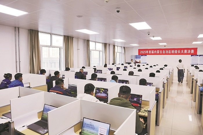 　　11月，举办首届内蒙古自治区班组长大赛。