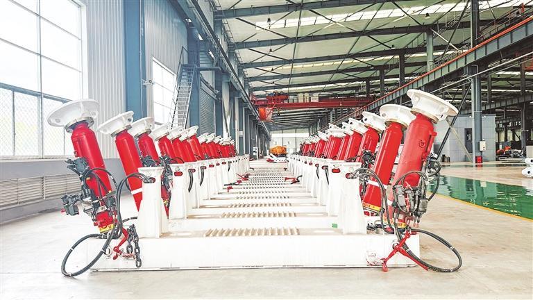 创力集团(贵州)矿山智能装备有限公司生产车间。 桂榕 摄