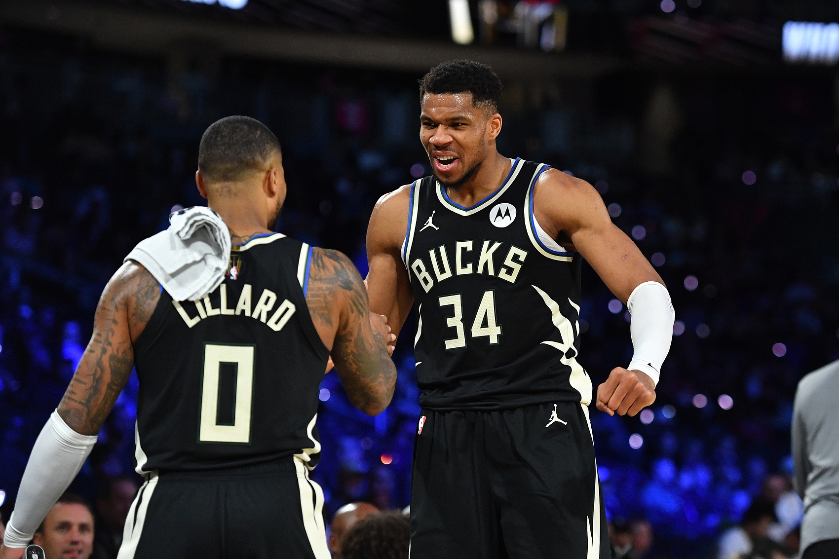 记者：开拓者&雄鹿不见得再直接有交集 多方交易小修小补可能更大