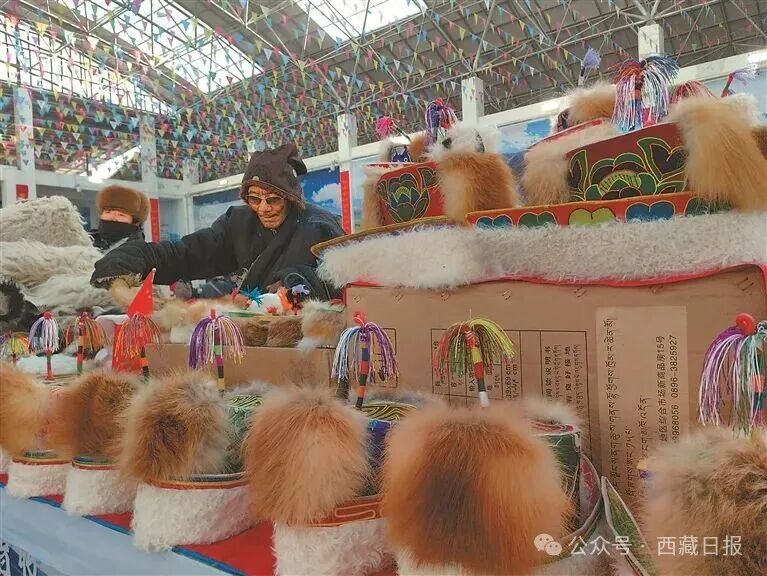 图为那曲市畜产品展销会上展出的畜牧产品。记者　赵书彬　摄