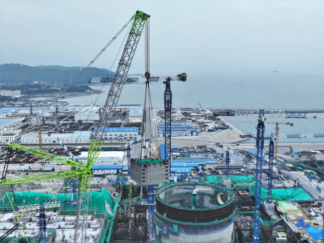 ▲中联重科起重机助力漳州核电4号机组建设