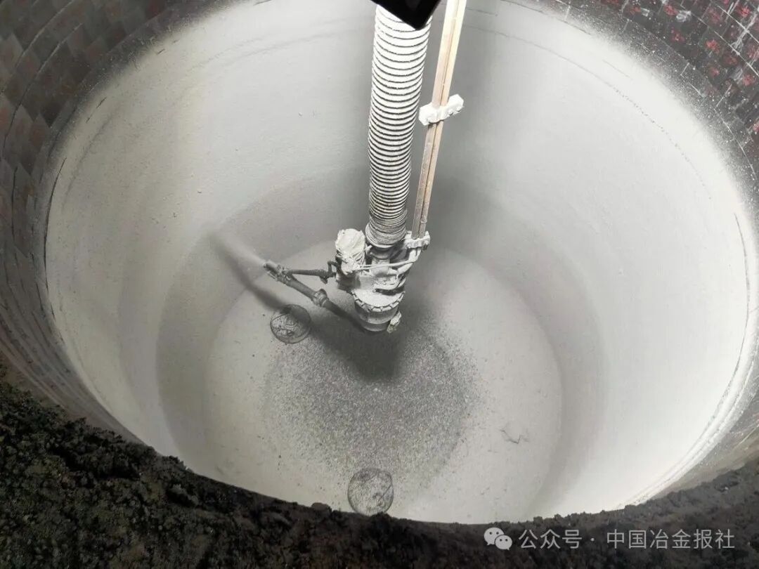 濮耐股份钢包自动喷射造衬装备