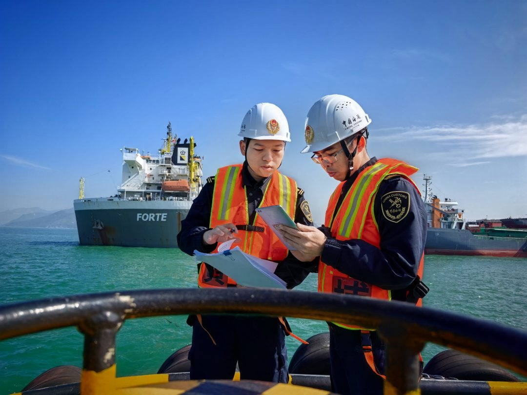 �����ϸۺ��ع�Ա�ڴ���ɽê�ض����պ��׵�����ҵ��ʵʩ��ܡ��ź��� ��