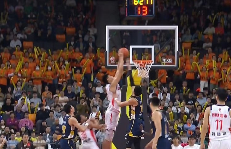 高度优势！威金顿突破抛传助攻徐昕空接得分