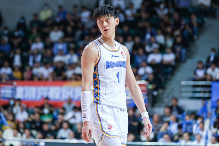 曾凡博回归填补北汽锋线短板，奥莫特为何逐渐边缘化？