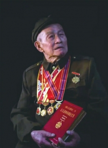 眉山老兵文玉祥迎来百岁生日