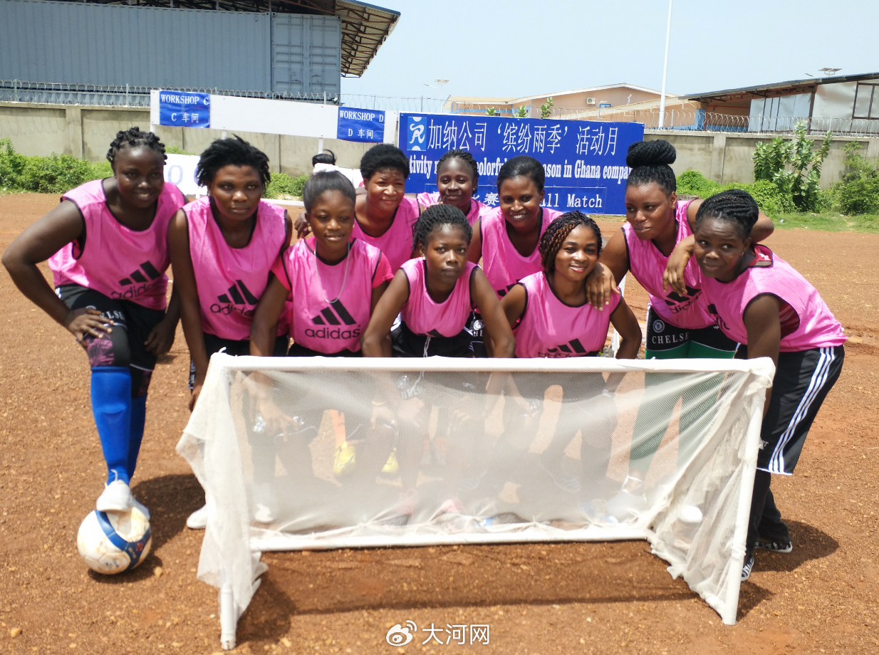 图为瑞贝卡加纳公司举办的“缤纷雨季”活动月现场。