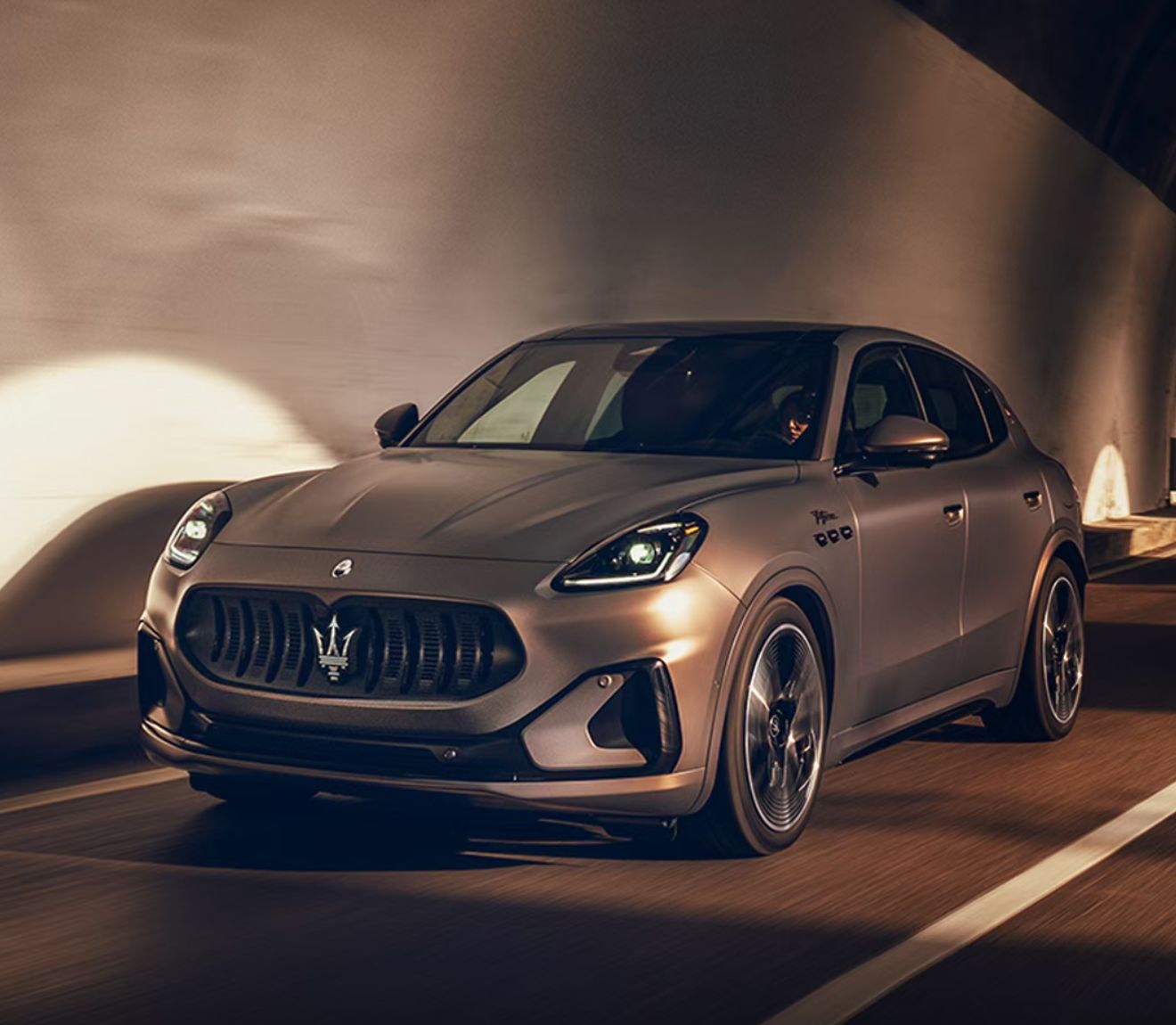 一线调查丨销量崩了，六五折买阿斯顿·马丁，曾经“高攀不起”的进口豪车，为何集体 “降价求生”？