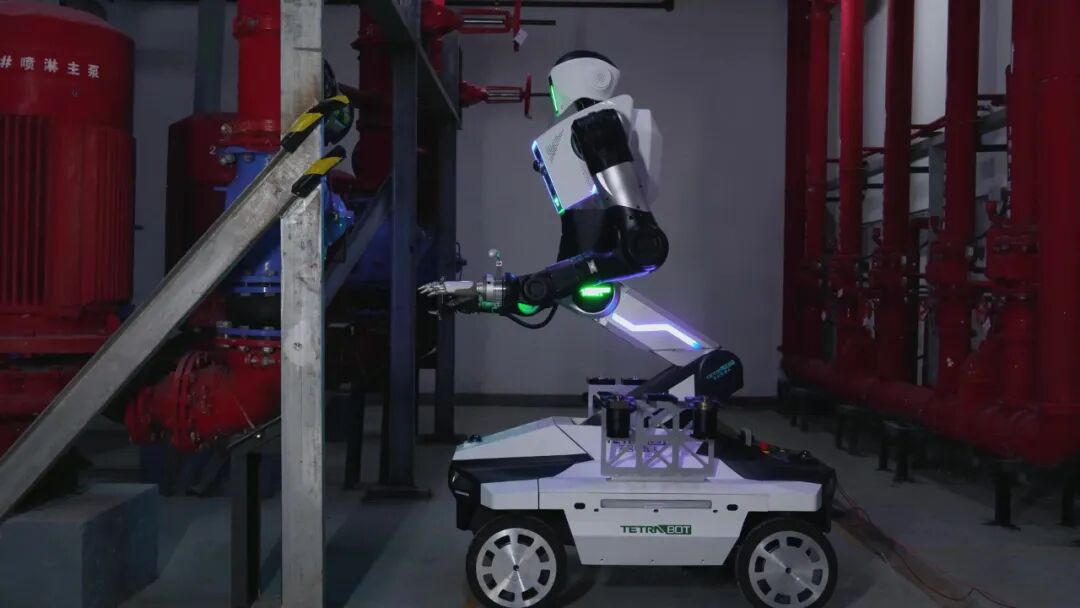 ▲天创机器人全球首款防爆人形机器人“天魁一号”