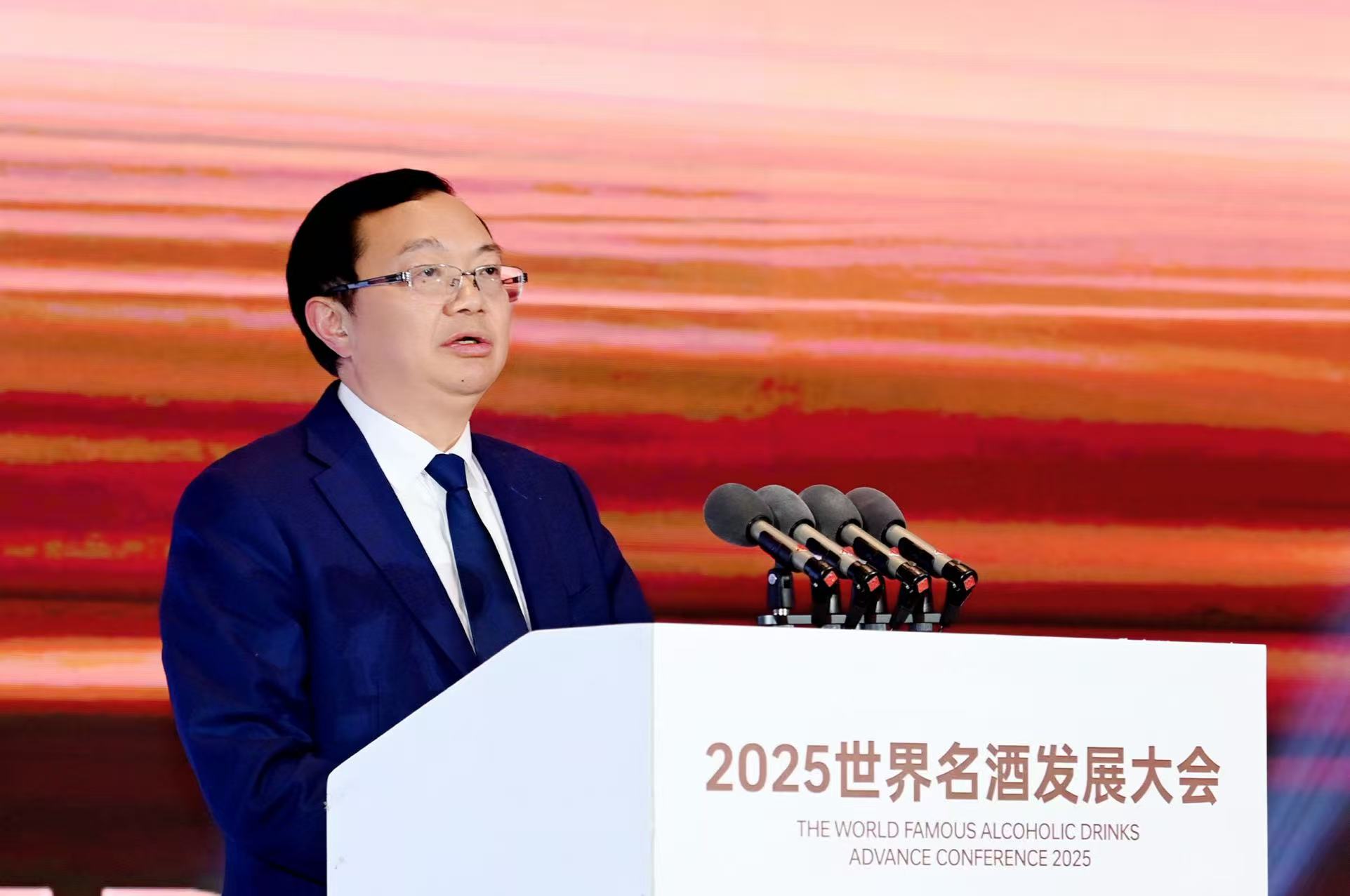 （五粮液集团（股份）党委书记、董事长曾从钦，大会供图）