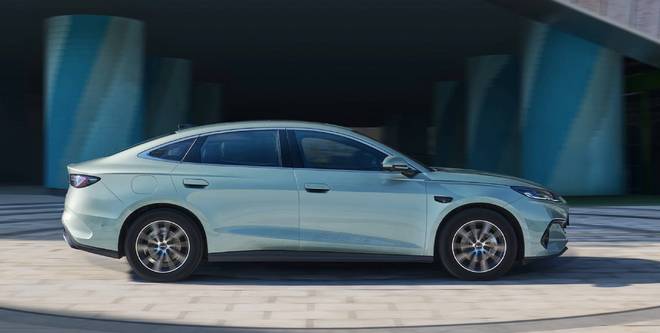 油电共存、小车称王、比亚迪退守，2025 卖得最好的 20 辆车，和你想的不一样