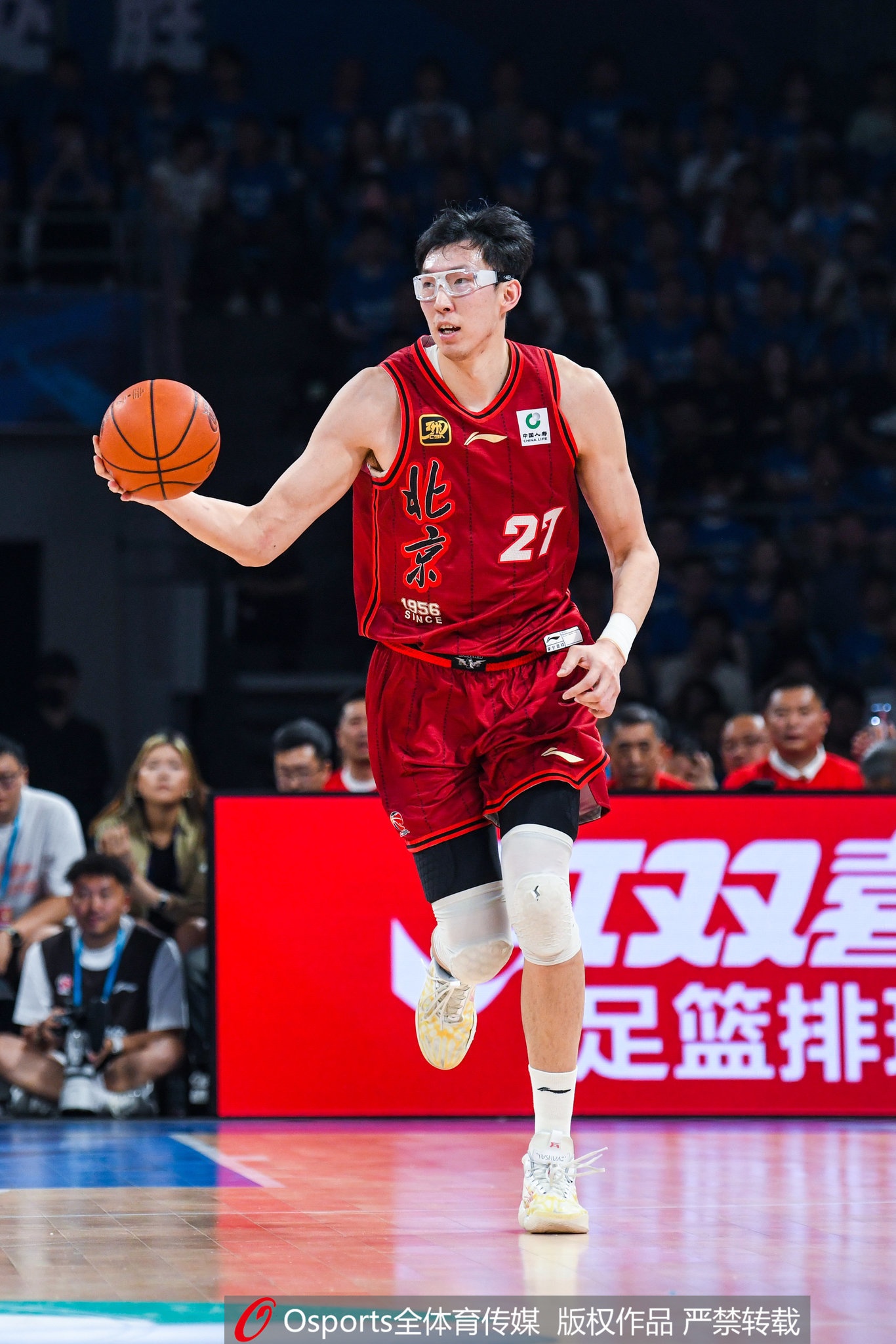 当赵睿陈盈骏周琦构筑攻防核心，CBA北京队的“三巨头”模式如何改写争冠格局？