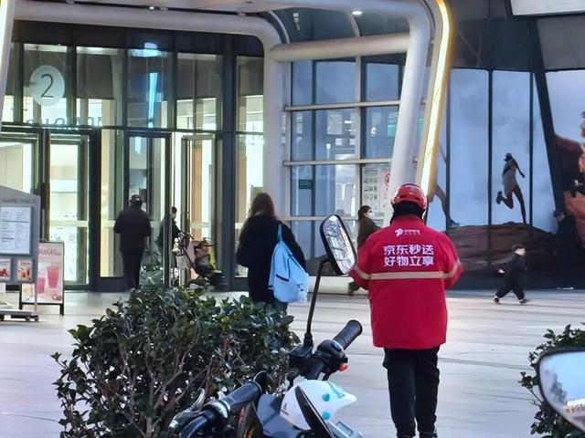 外卖“多输式”商战该休矣！专家建议将定价权还给中小商家，“平台不能持续性干预线下实体经济的自主经营”