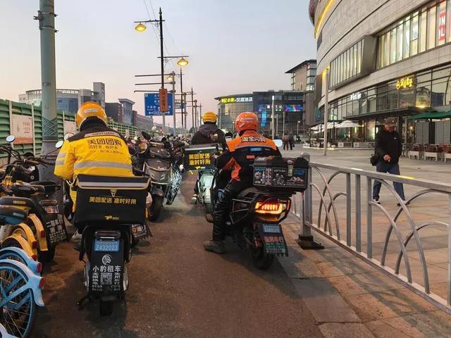 外卖“多输式”商战该休矣！专家建议将定价权还给中小商家，“平台不能持续性干预线下实体经济的自主经营”