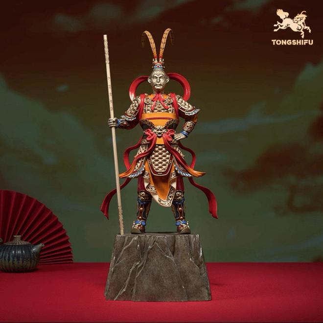 雷军押注，年入超5亿，中年男性养不起自己的“泡泡玛特”