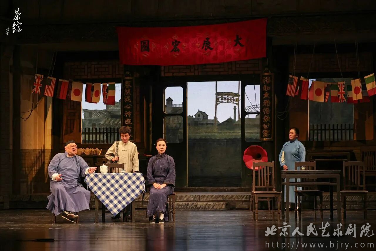 “蹲点”抢票、“连刷”多场……剧场何以“圈粉”年轻人