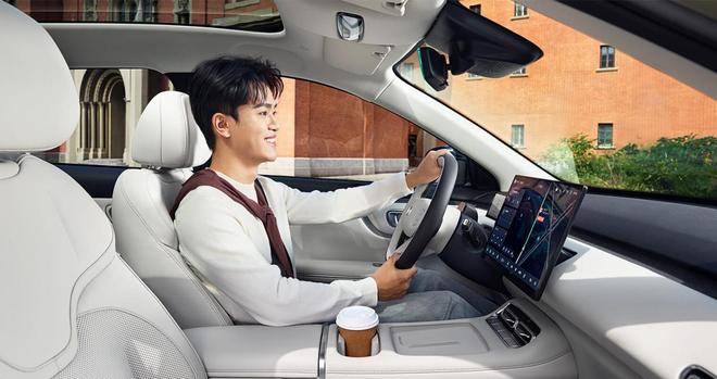 119万跑分！10万级SUV塞进“最强AI大脑”，传统车机慌了吗？