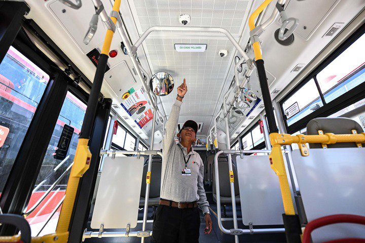 中国电动公交车在智利首都投入运营