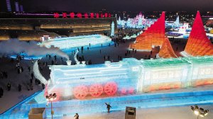 老火车“鸣笛”忆往昔 新高铁“奔驰”向未来