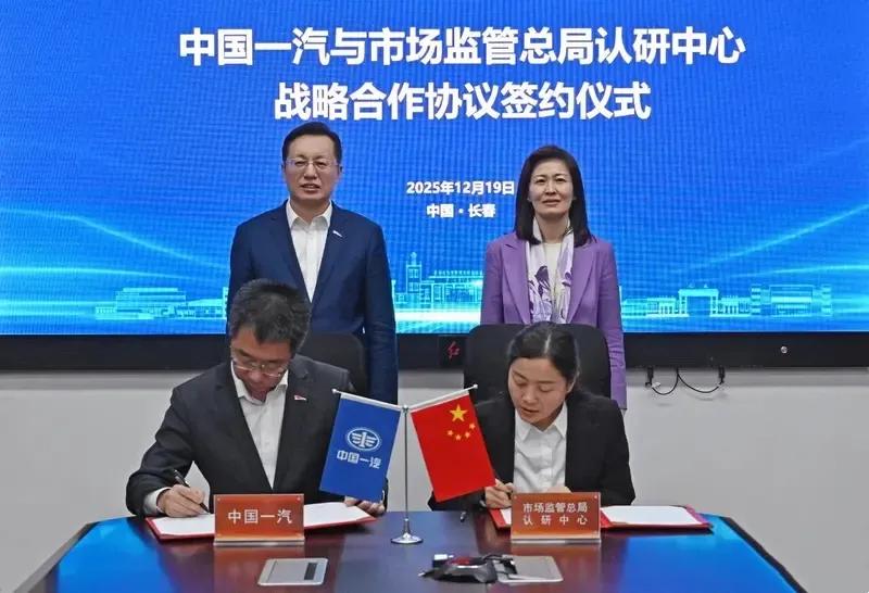 每天车闻：特斯拉加州Robotaxi规模激增，保时捷将关停200家自建充电站