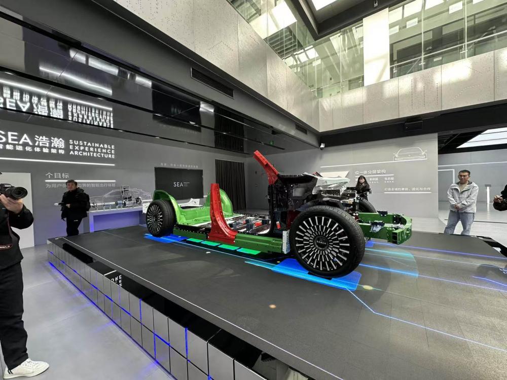 没有一家“明星”车企 宁波何以产出浙江四成新能源车？