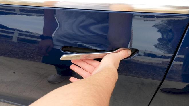 消息称特斯拉电动车门过去十年导致美国15人葬身火海