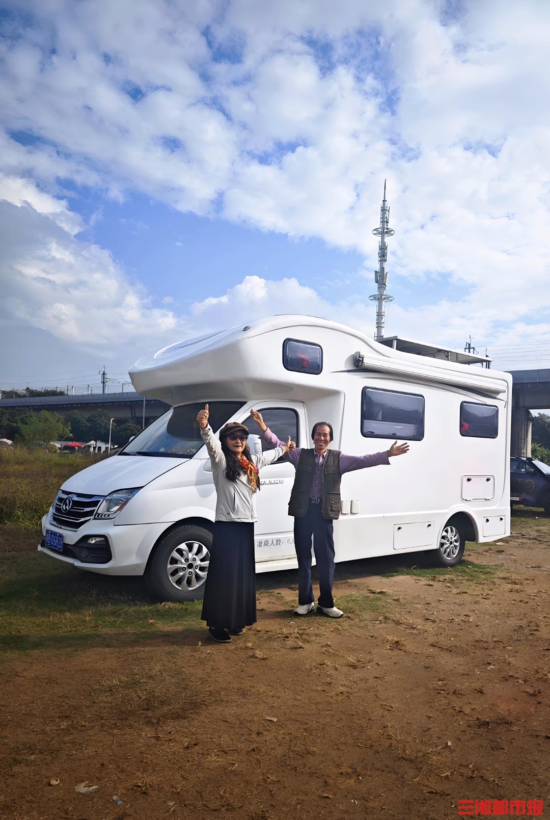 11万公里的浪漫，七旬伉俪开房车旅居7年：春节回长沙过年再出发