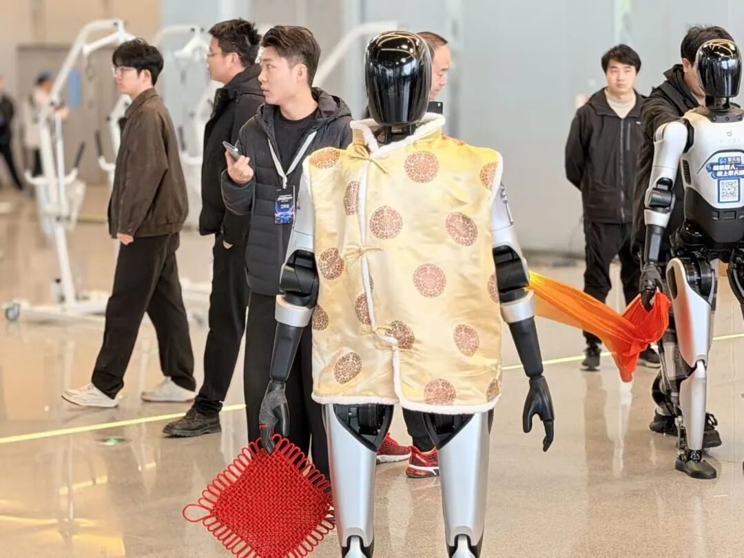 “让机器人租赁像叫网约车一样便捷”！人形机器人进入“租时代”，租金最低200元起