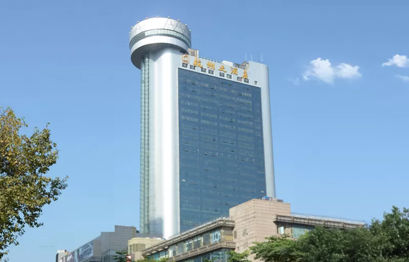 百大集团收获6连板，“杭州收租王”何以实现躺赢？