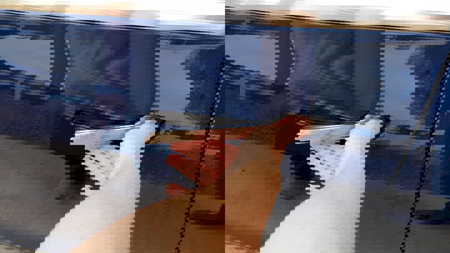 十年前马斯克拍板设计，消息称特斯拉电动车门过去十年导致美国 15 人葬身火海