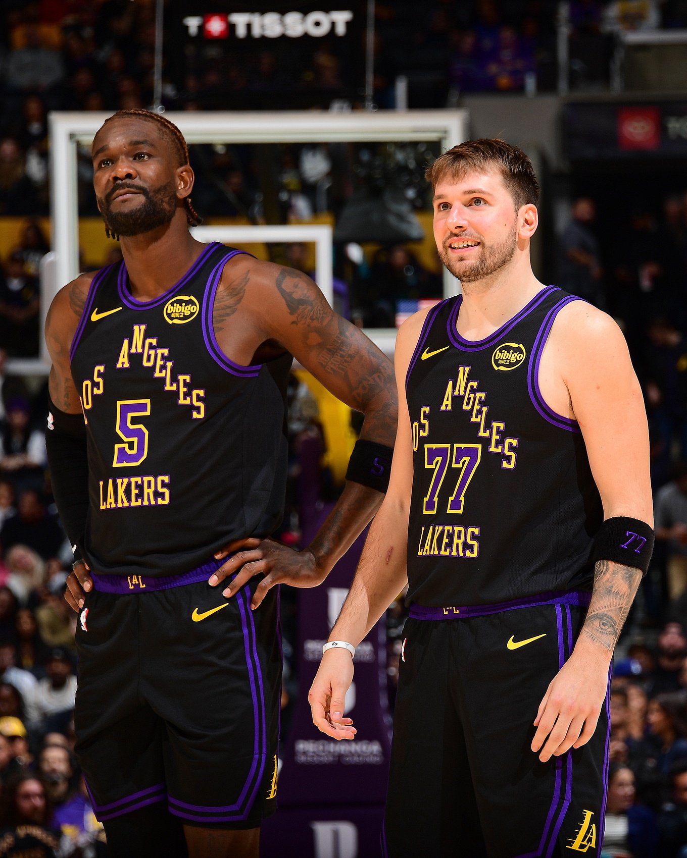 艾顿：东契奇每天都要面对两三个人包夹 你可以想象他的压力