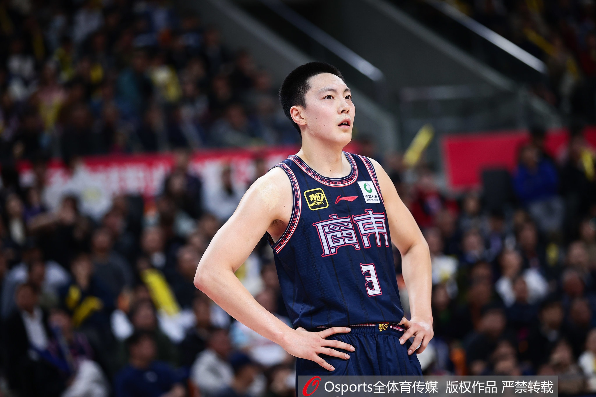 直播吧：广东表示胡明轩缺席过去两场比赛是因为膝盖疲劳