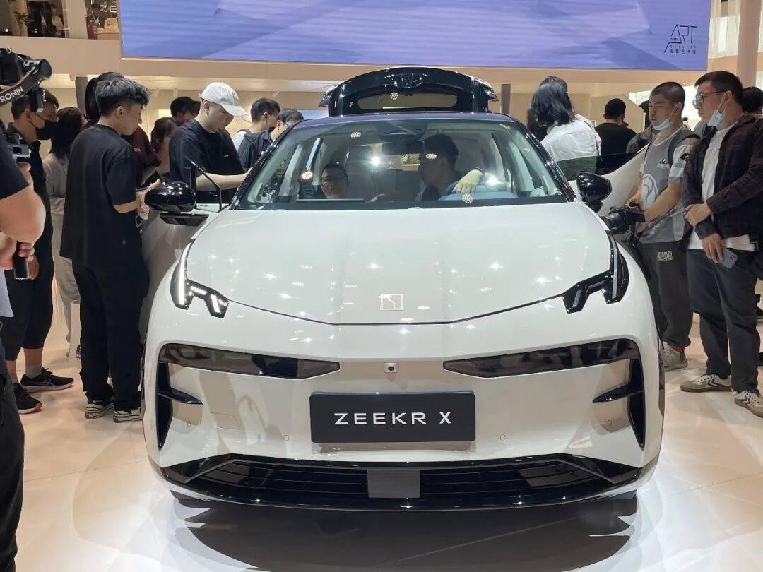 完成私有化极氪，吉利的“品牌减法”如何做成“价值加法”？