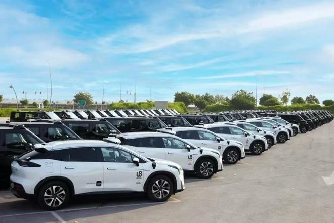 两大技术路线之争！Robotaxi引爆2025，行业爆发近在眼前？