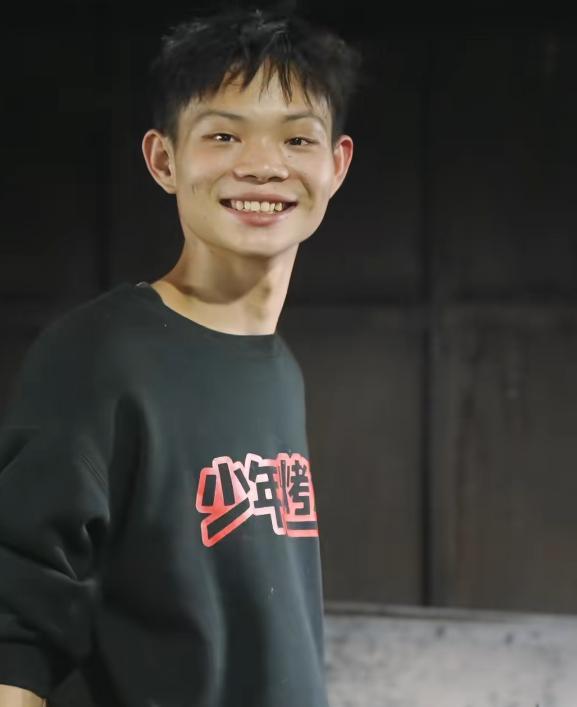 16岁“烤鸡少年”喜提迈巴赫？本人回应