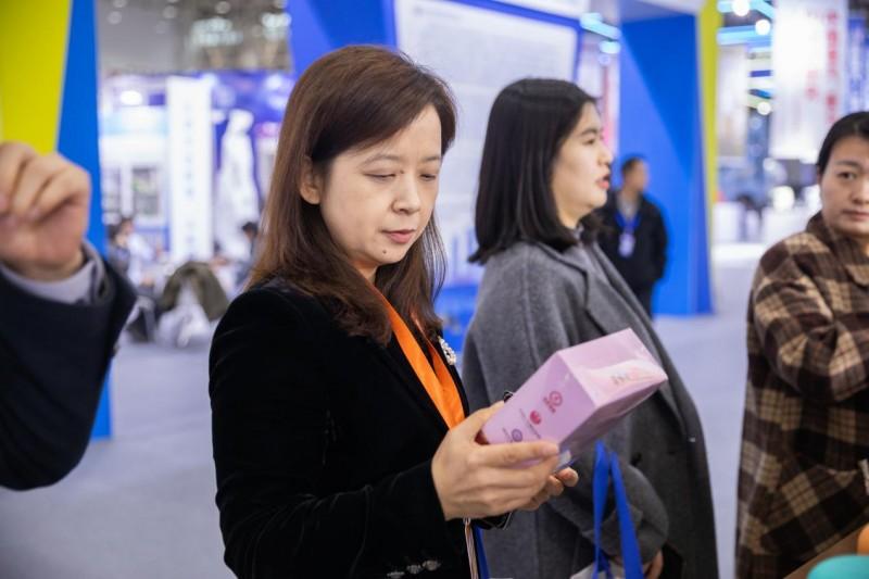 ▲聊城市工信局领导参观和记北协盛展位