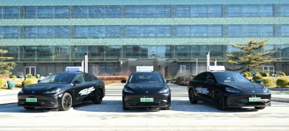 L3级自动驾驶车辆专用号牌落地京渝！北京立法“铺路”，重庆试点“探路”，车企：明年1月以后可打车体验