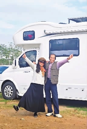 11万公里的浪漫！七旬伉俪开房车旅居