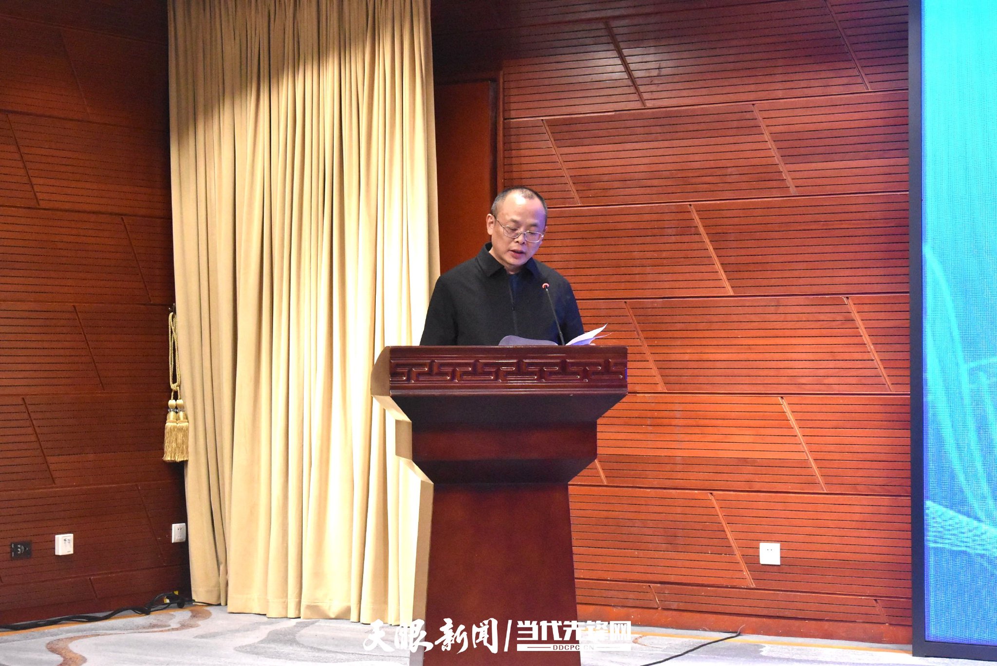 ���ݴ��㻯���ɷ����޹�˾�ܲ��⺣���ԡ���ѩѩ ��