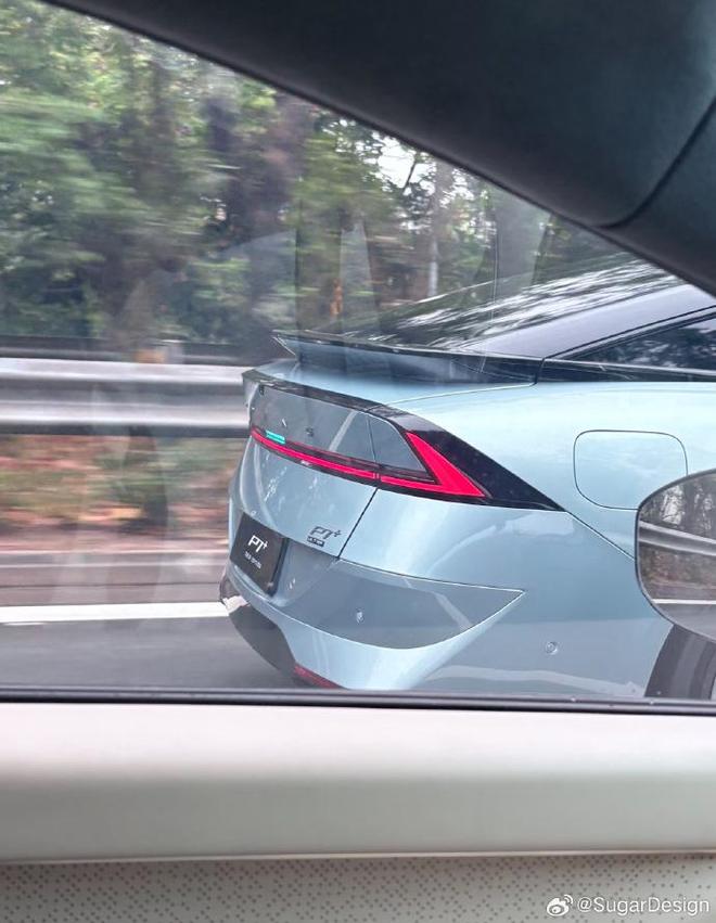 小鹏P7 +增程版实车曝光：全新外观，纯电续航325km