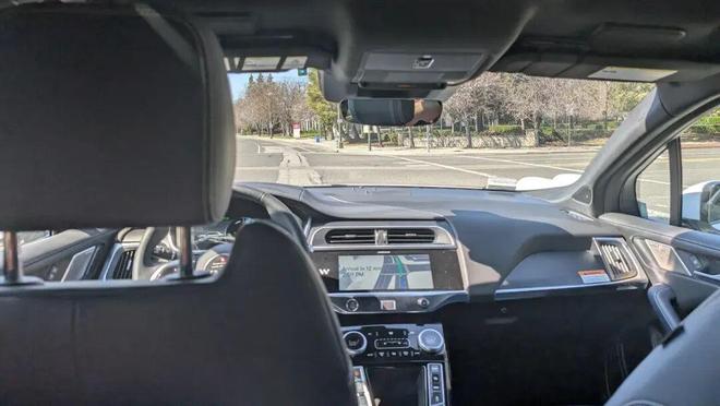 算法算不到的意外：Waymo无人车，成了临时产房