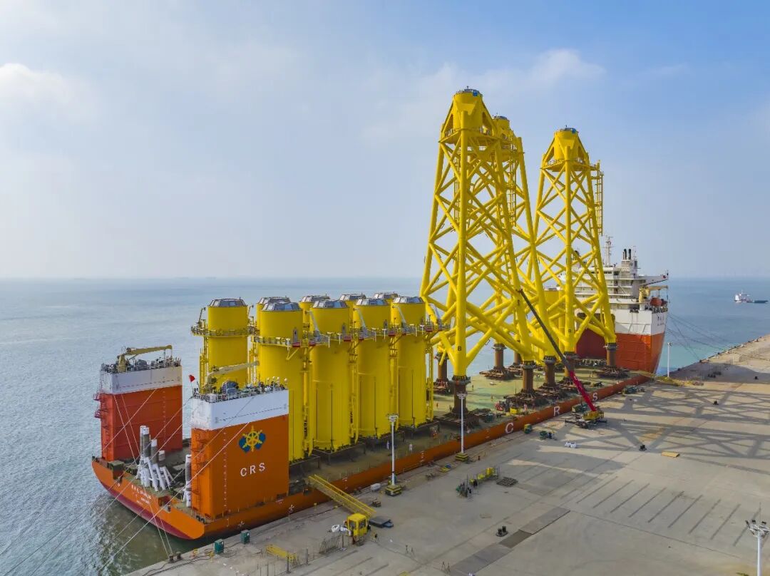 装船完成/刘聪 摄