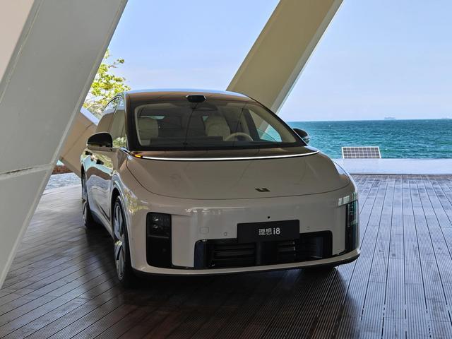 元老出走、i8折戟……理想汽车转型为何“触礁”？