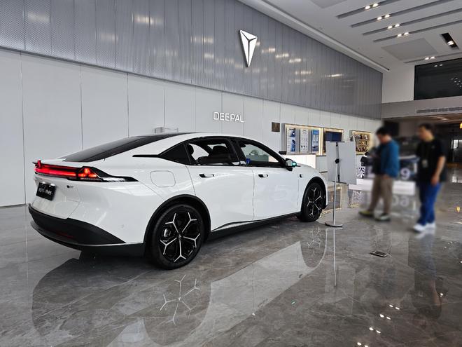 电车通编辑买车记：研究半年选了零跑，最后三天却被4S店坑了一波