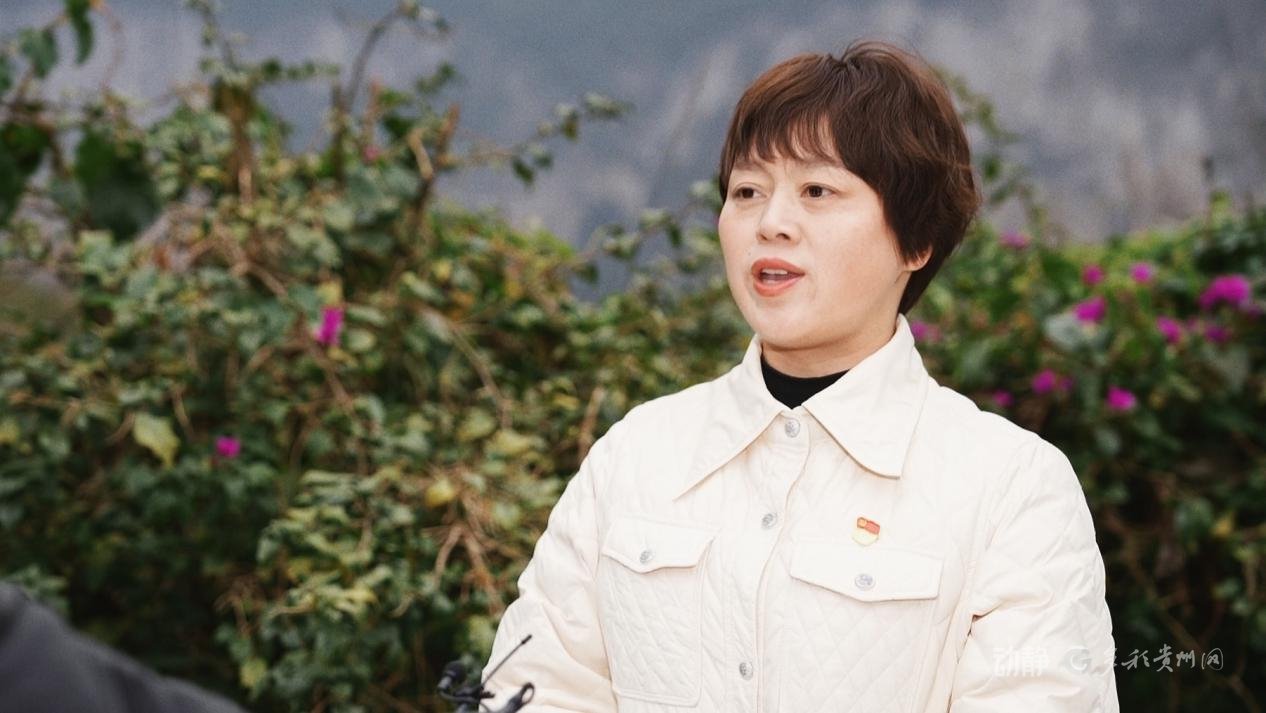 　　毕节市黔西市新仁苗族乡化屋村党支部书记肖阳群